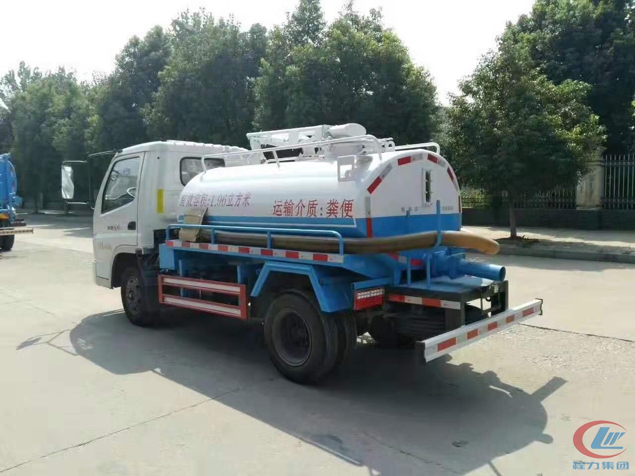 吸粪车