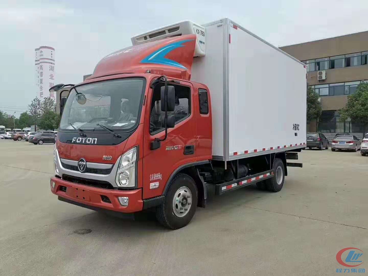 hjc888黄金城福田奥铃冷藏车（厢长6米）侧面图